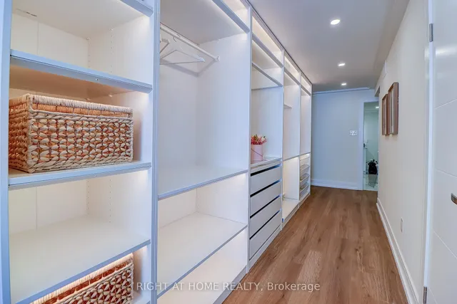 Additional image 33 of 130 Carlton St Unit 1207