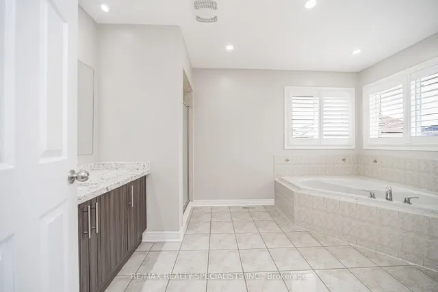 Additional image 36 of 102 Chalkfarm Cres