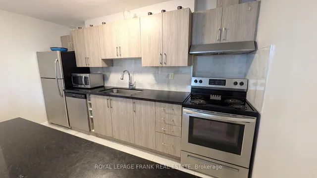 Additional image 6 of 4060 Lawrence Ave Unit 220