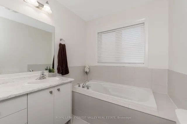 Additional image 36 of 96 Yale Dr