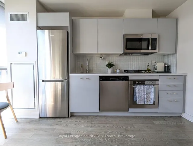 Additional image 6 of 39 Brant St Unit 816