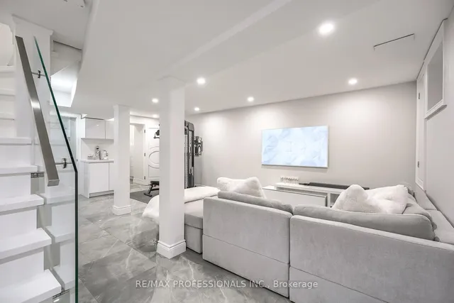 Additional image 31 of 623 Dupont St