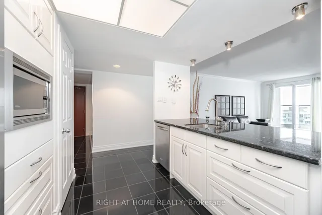 Additional image 10 of 77 Harbour Sq Unit 1812