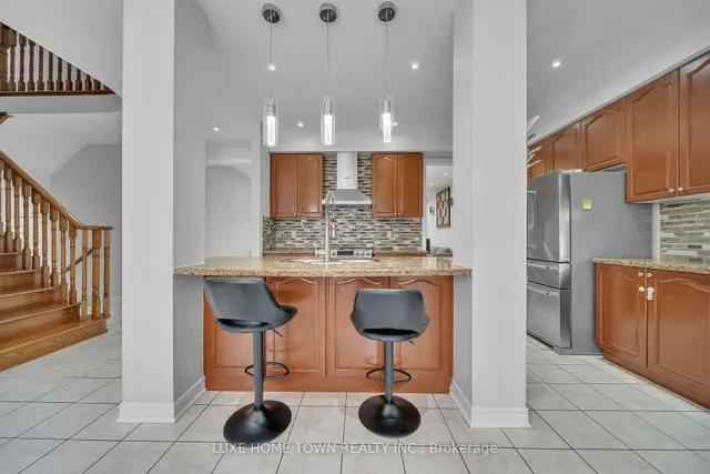 Additional image 21 of 26 Bluffwood Cres Cres