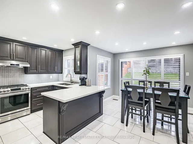 Additional image 10 of 4 Lord Simcoe Dr