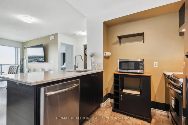 Additional image 11 of 36 Lee Centre Dr Unit 915