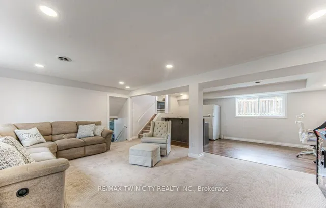 Additional image 25 of 111 Martinglen Cres