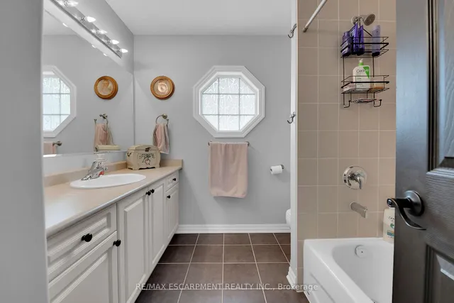 Additional image 34 of 56 Nanaimo Cres