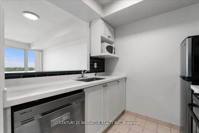 Additional image 16 of 18 Lee Centre Dr Unit 1013