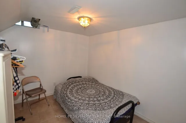 Additional image 44 of 35 Geneva Cres