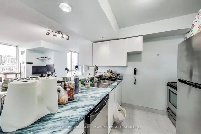 Additional image 9 of 801 King St Unit 907