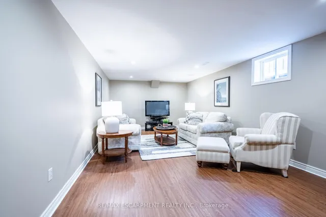 Additional image 32 of 648 THORNWOOD Ave