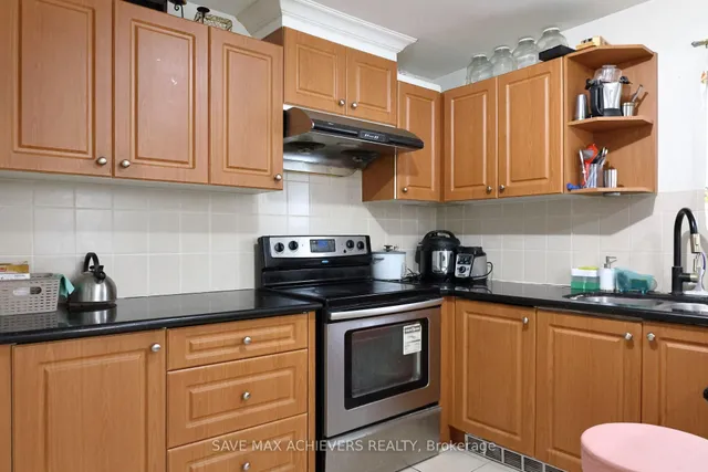 Additional image 15 of 1820 Dundas St