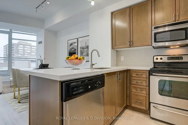 Additional image 13 of 8 Scollard St Unit PH108