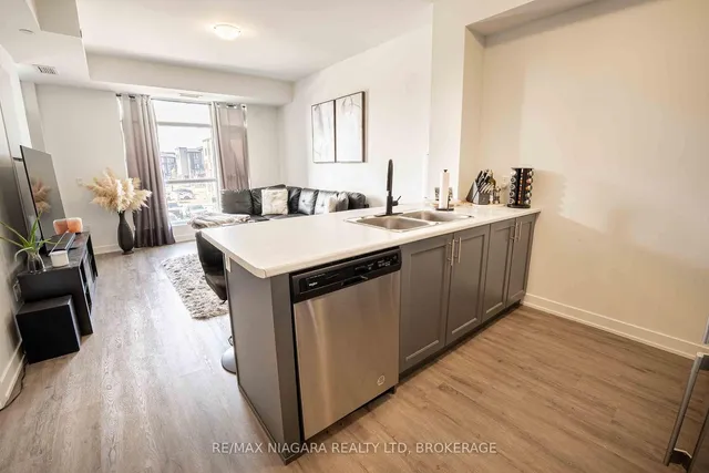 Additional image 16 of 600 North Service Rd Unit 202