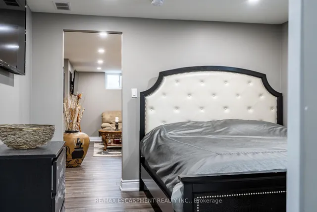 Additional image 33 of 19 East 44th St