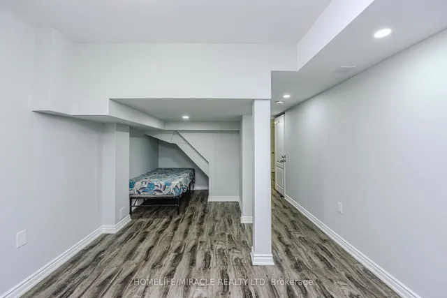 Additional image 46 of 56 Monument Tr