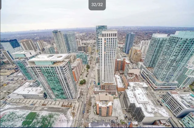 Additional image 11 of 39 Roehampton Ave Unit 4110