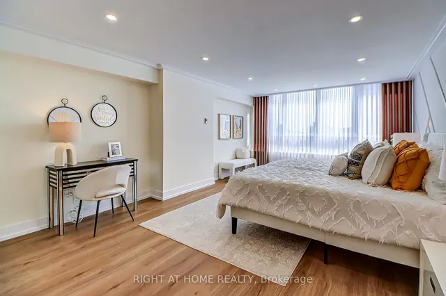 Additional image 32 of 130 Carlton St Unit 1207