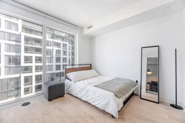 Additional image 16 of 27 Bathurst St Unit 1012