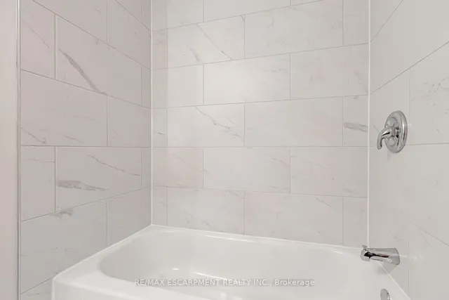 Additional image 19 of 18 MILES St