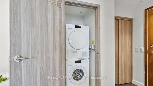 Additional image 7 of 95 Mcmahon Dr Unit 1607