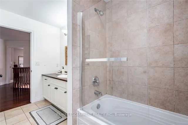 Additional image 25 of 40 COMMANDO Crt