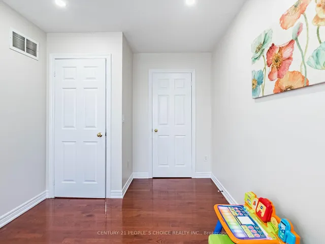 Additional image 36 of 74 Crystalview Cres