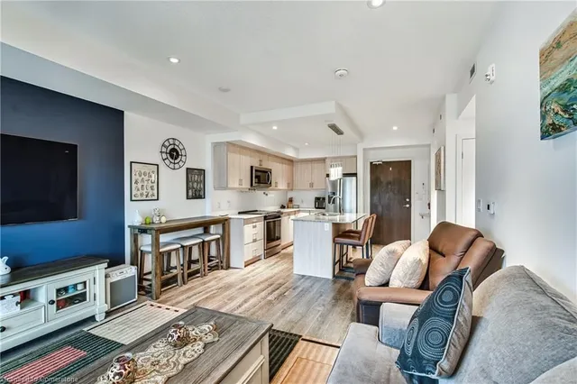 Additional image 12 of 16 Markle Cres Unit 403