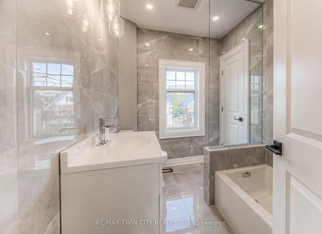 Additional image 30 of 31 Dekay St