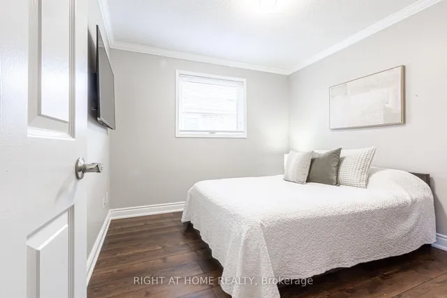 Additional image 17 of 4302 Highgate Cres