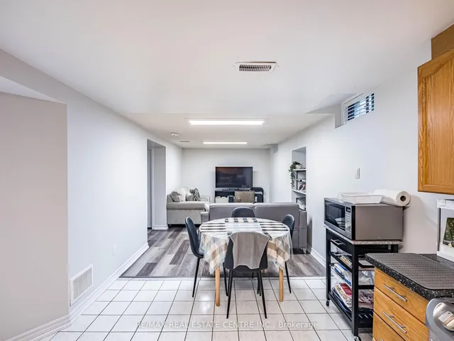 Additional image 38 of 4 Lord Simcoe Dr