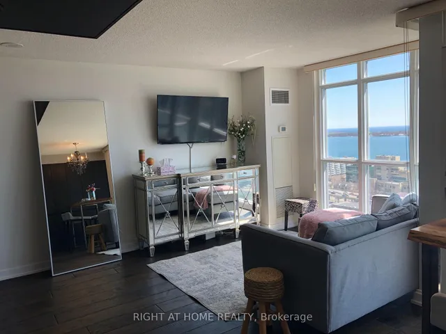 Additional image 14 of 15 Iceboat Terr Unit 2709