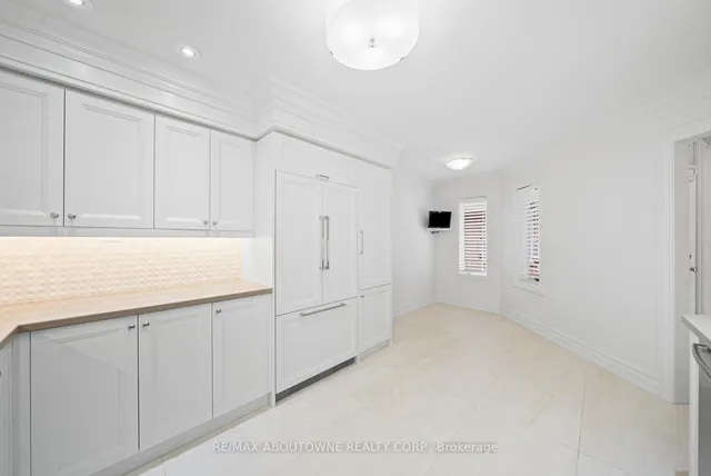 Additional image 8 of 2165 Country Club Dr Unit 12