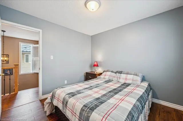 Additional image 6 of 519 Commonwealth Cres