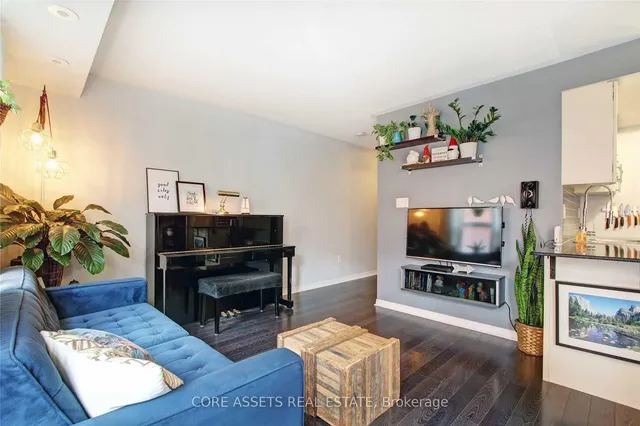 Additional image 6 of 819 Dundas St Unit 4