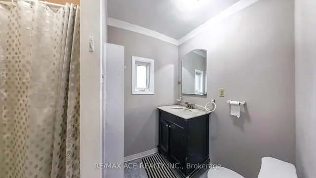 Additional image 22 of 114 Royal Ave