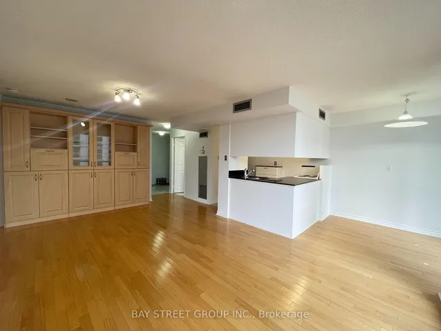 Additional image 7 of 736 Bay St Unit 1910