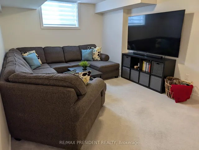 Additional image 8 of 590 North Service Rd Unit 14