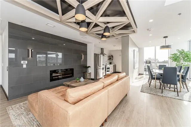 Additional image 37 of 60 Charles Street West Unit 1104