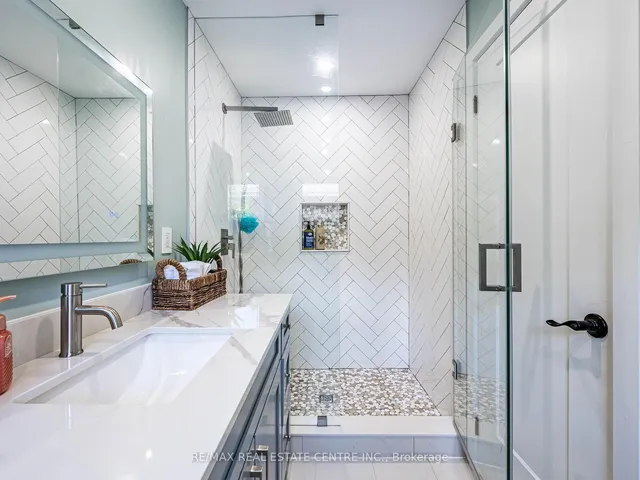 Additional image 40 of 302 Leacock Ave