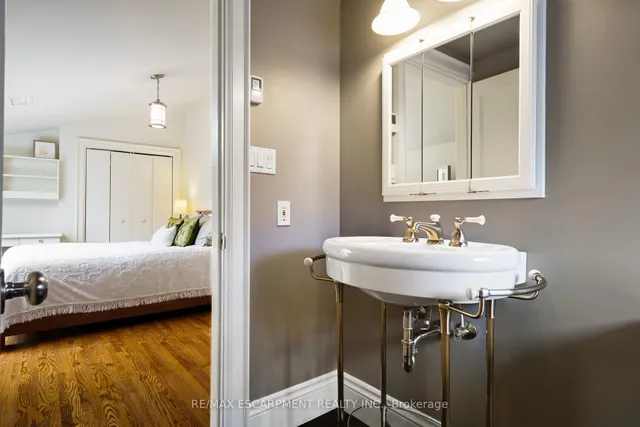 Additional image 34 of 2 Oak Knoll Dr