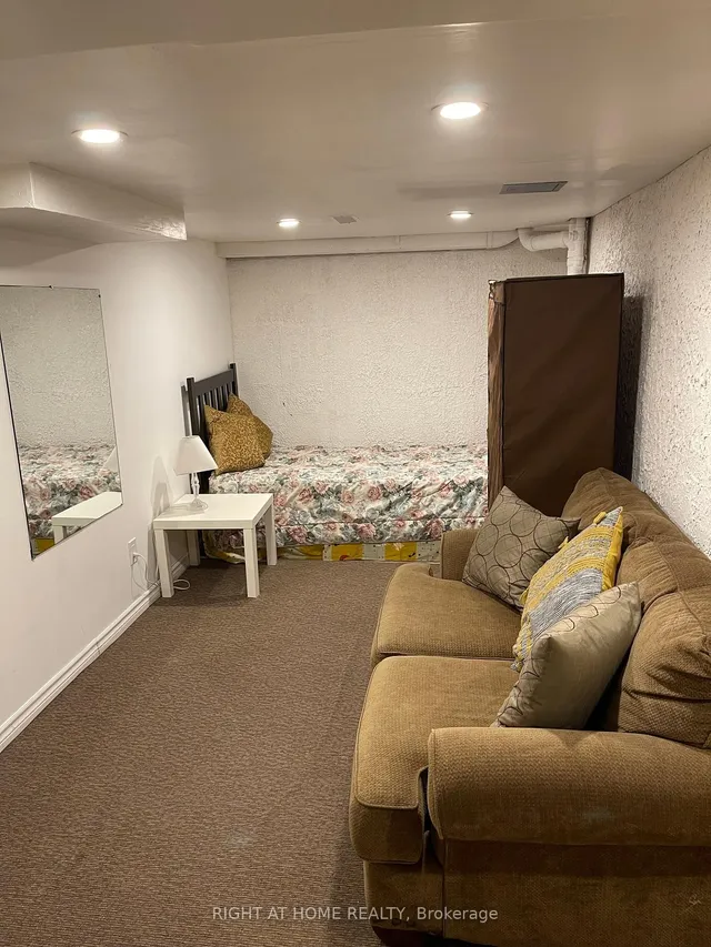 Additional image 44 of 72 Underhill Cres