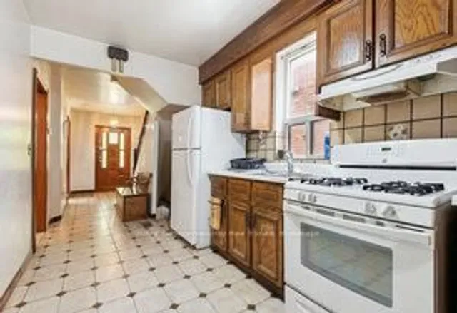 Additional image 21 of 38 Fernbank Ave