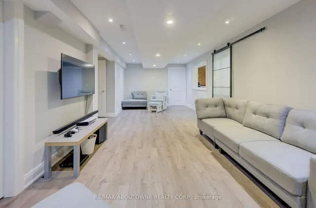 Additional image 30 of 1521 Craigleith Rd