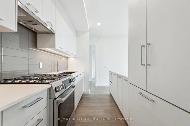 Additional image 11 of 285 Avenue Rd Unit 601