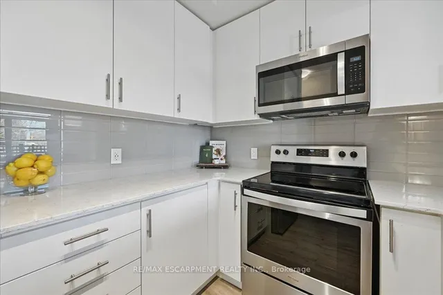 Additional image 9 of 340 PLAINS Rd Unit 102