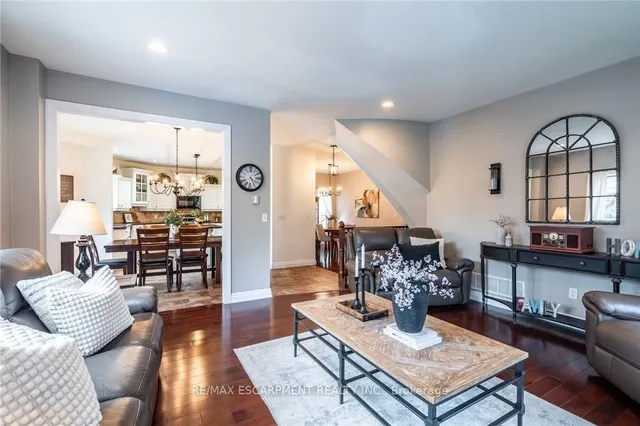 Additional image 18 of 40 COMMANDO Crt