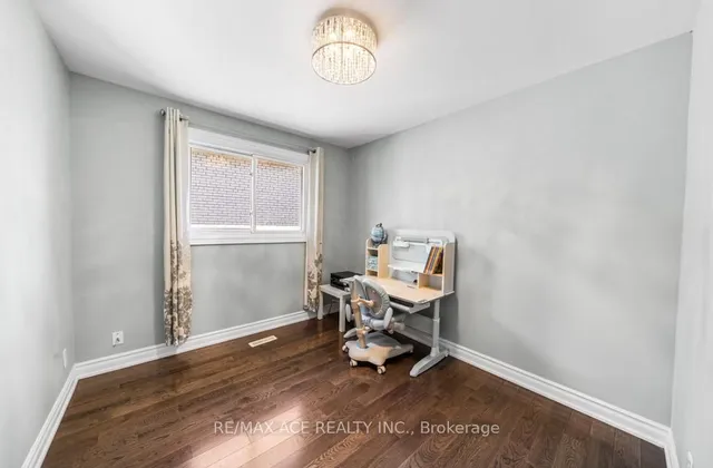 Additional image 36 of 6 Oldborough Circ