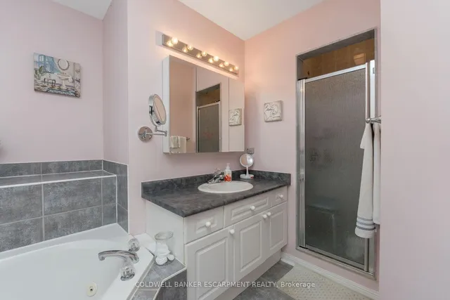 Additional image 23 of 593 Caverhill Cres